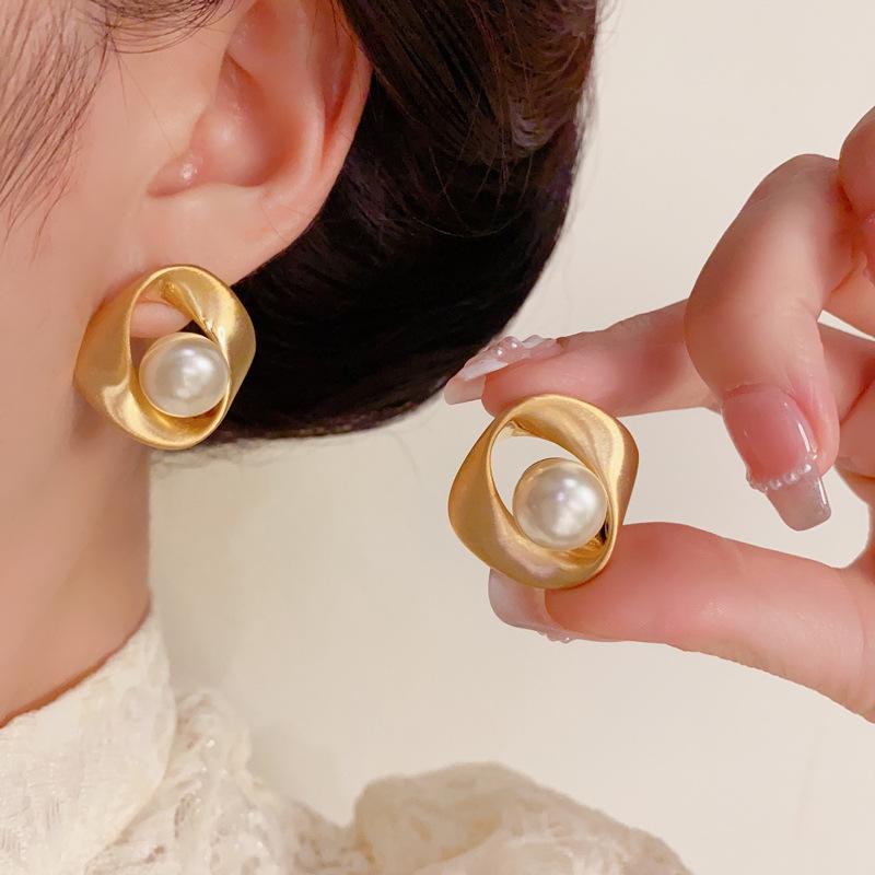 Cross-border Geometric Metal-Brushed Pearl Earrings - Simple Cold Style