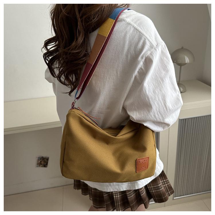 

2025 Large-Capacity Retro Canvas Crossbody Bag for Women - Single-Shoulder Style темно-коричневого кольору