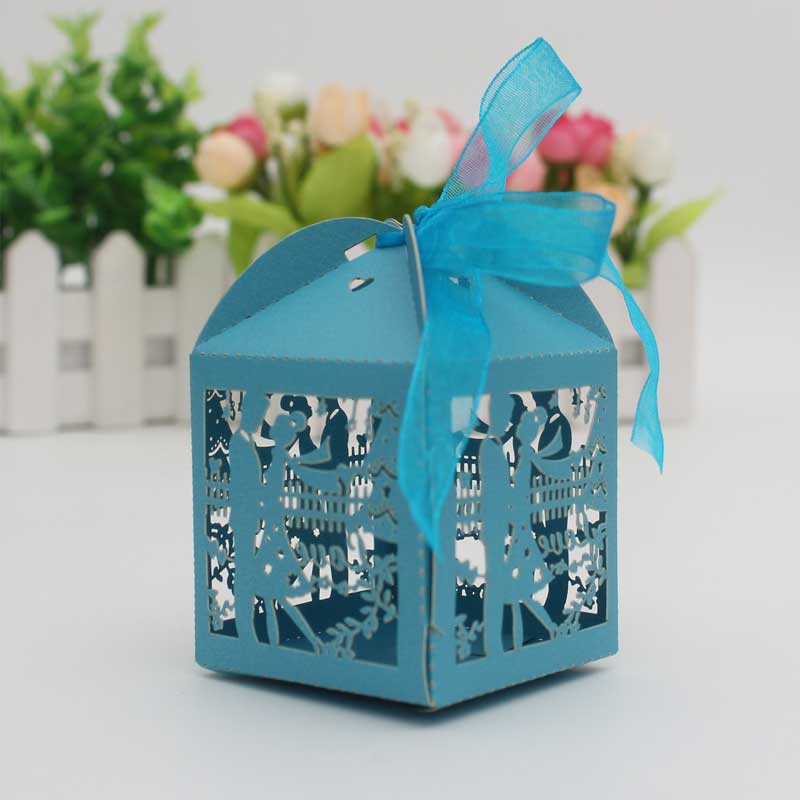 30 50 STÜCKE/llot Laser Cut Braut Bräutigam Hochzeit Süßigkeiten Pralinenschachtel Gäste Geschenkboxen Papierverpackung Babyparty Schokoladenkeksschachtel