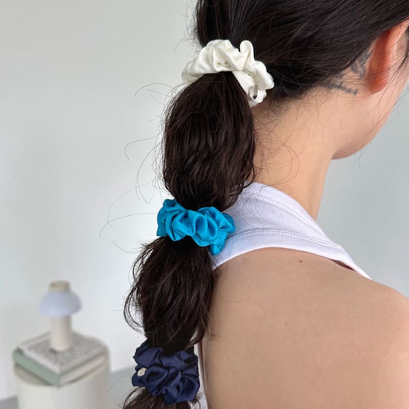 

geegee [1+1] mini satin scrunchie - 4color NAVY