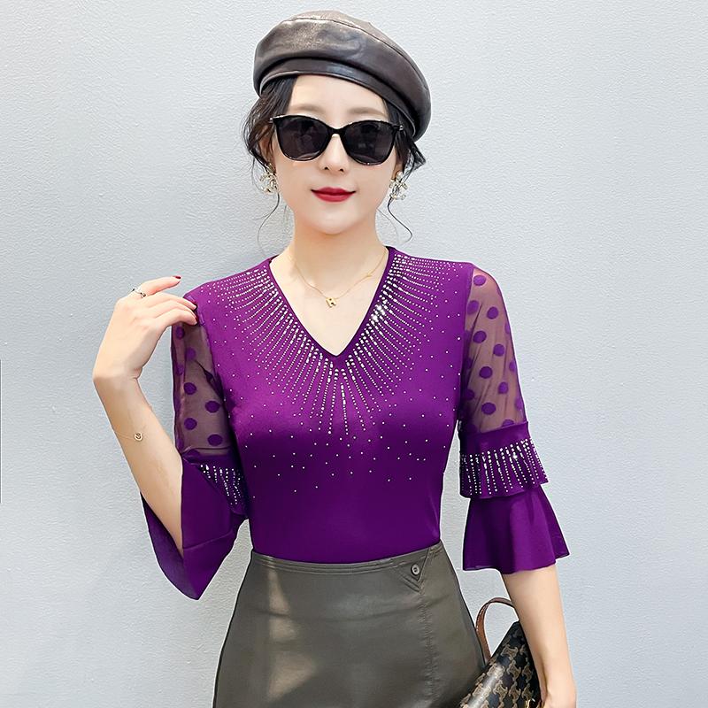 2026 Été Femme Col en V Strass Chauds T-shirts Vêtements Fille Doux Manches Évasées Extensibles Fête Hauts Femmes Extensibles Maille T-shirts