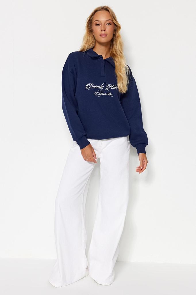 Women's Fashionable Stylish Sweatshirt Emerald Green Shirt Collar Embroidered Regular Fit Thick Inside Fleece Knitted Sweatshirt