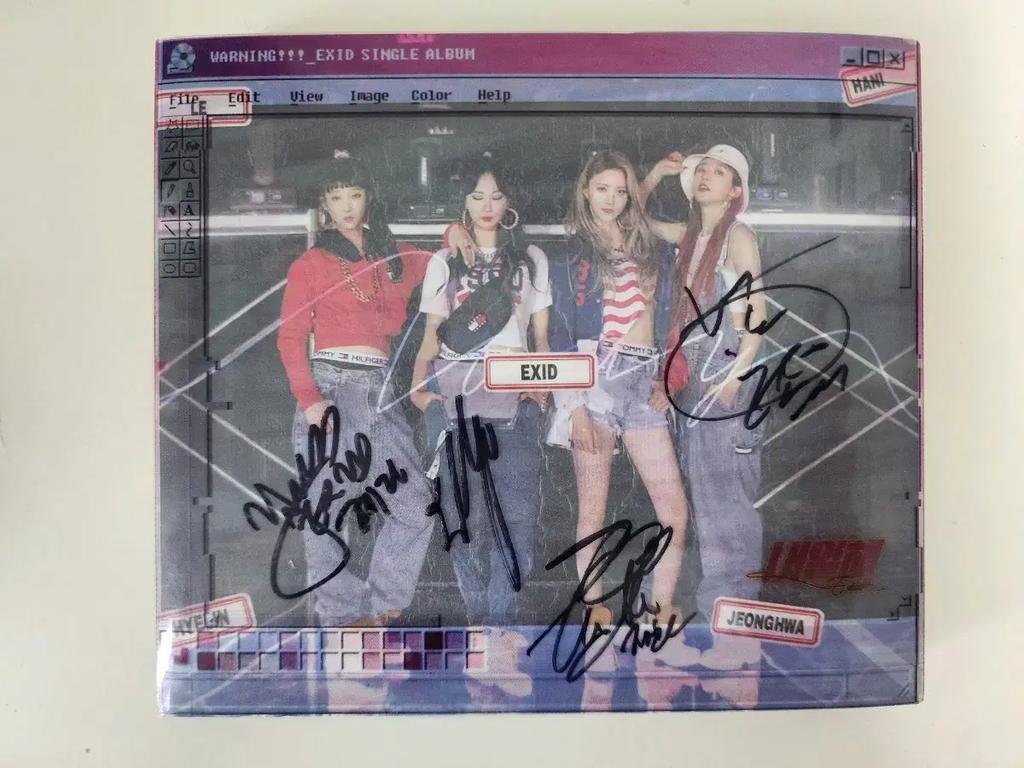 EXID's autographed album will be released tomorrow (Part 1) Used