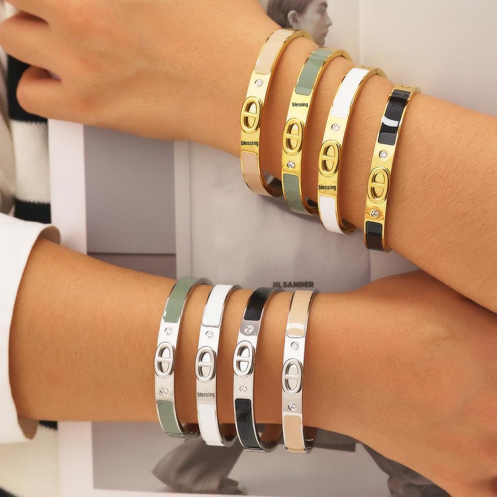 18K Gold-Plated Stainless Steel Pig Nose Bracelet with Zirconium Detailing
