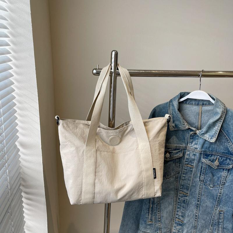 Large-capacity niche design tote bag 2025 new Korean version trendy handbag personalized solid color shoulder bag trendy