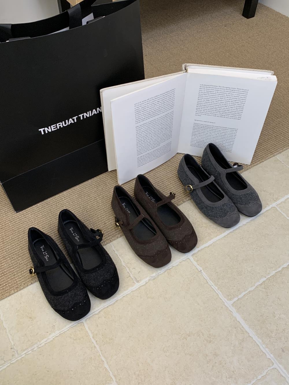 

South Korea Dongdaemun woolen material autumn flat bottom square head Mary Jane women s shoes with skirt 2026 new one-word strap single shoes 39 коричневый