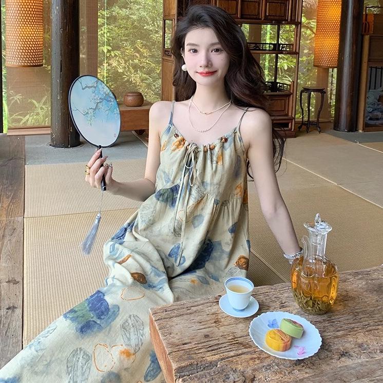 Chinesisches Tuschemalerei Off-Shoulder Batik-Camisole-Kleid - Schnürung, Lockere Taille, Urlaubsstil.