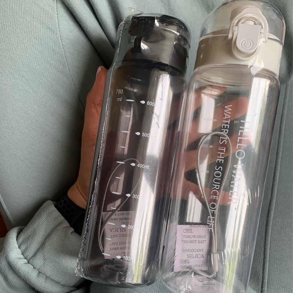 780ML Bidon plastikowy ze słomką Przenośny Szczelny Butelka podróżna ze smyczą Kubek sportowy do fitness dla studentów dorosłych