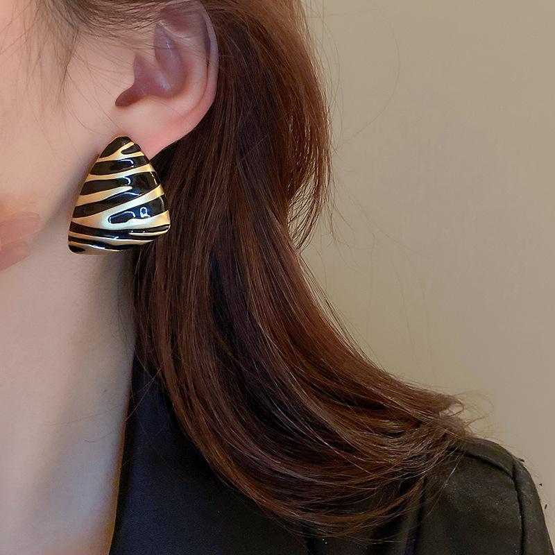 Real Gold-Plated Silver Needle Heart-Shaped Freshwater Pearl Earrings, Vintage Chinese Style
