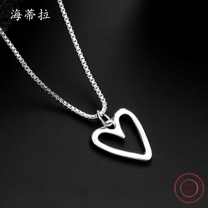 Love hollow small pendant, fashionable and simple smooth heart-shaped women's versatile love necklace