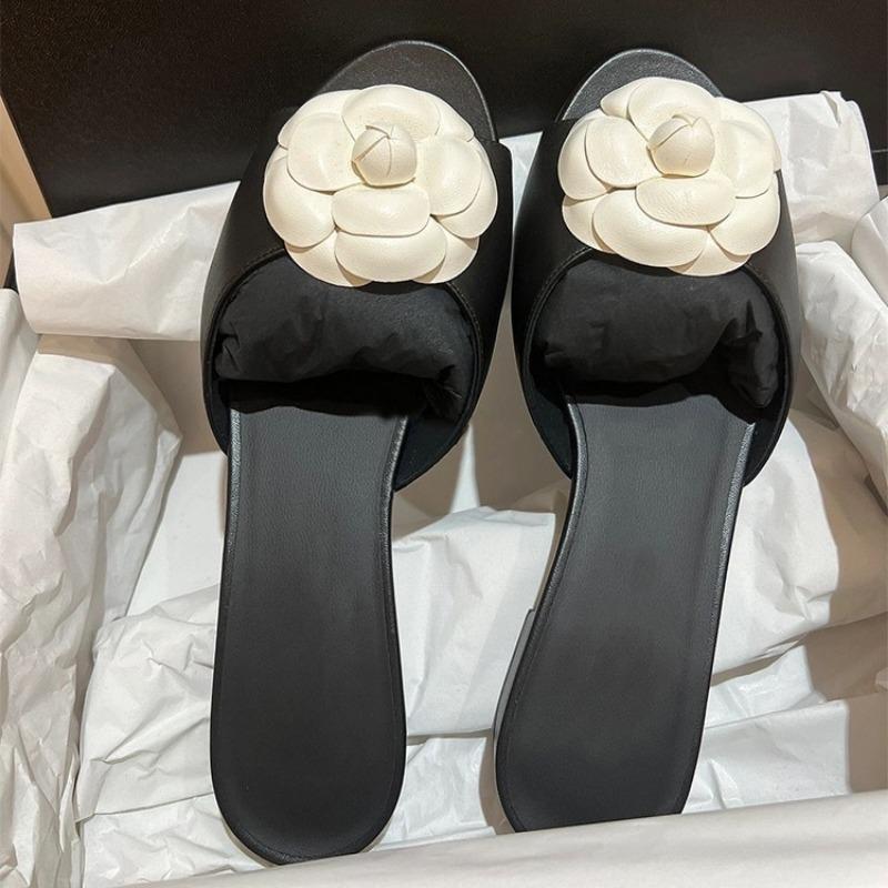 Fashion Sweet Camellia Simple Outdoor Slippers Women's Summer Elegant Style White Flower Outwear Low Heel Beach Creek Slippers Size 40