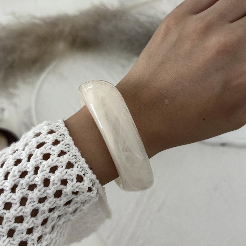Exaggerated Ins Wind Acrylic Fashion Bracelet, Irregular Translucent Design Sense, Personalized Exaggerated Bracelet