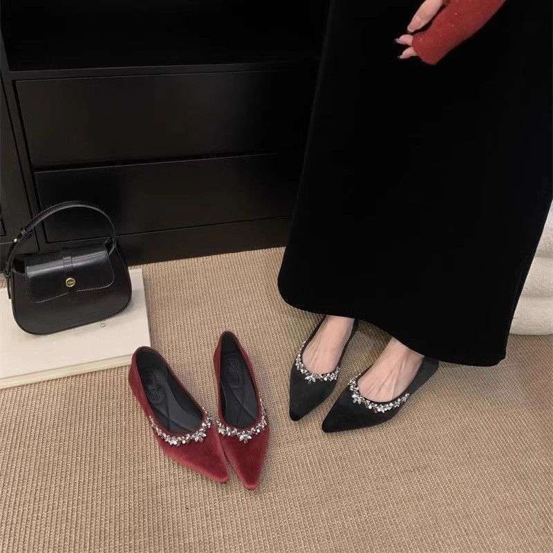 Pointed one-pedal temperament shallow mouth casual single shoes 2025 spring French rhinestone flat-bottomed comfortable wedding shoes women's new