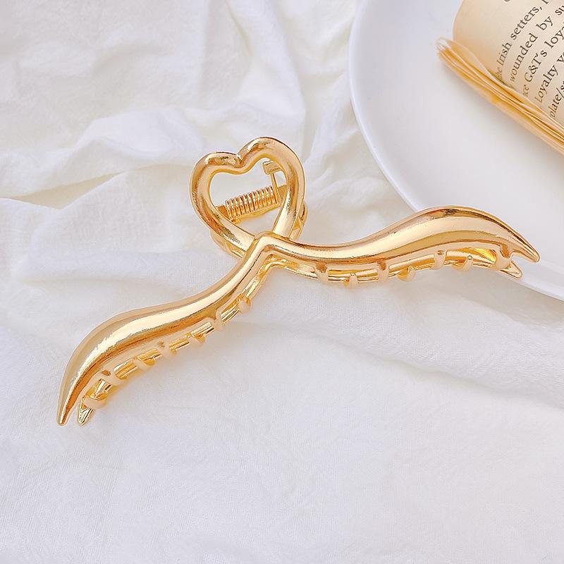 Pinces à cheveux creuses en métal pour femmes et filles, pinces à cheveux en forme de cœur irrégulier, accessoires de fête tendance, couvre-chef à breloques