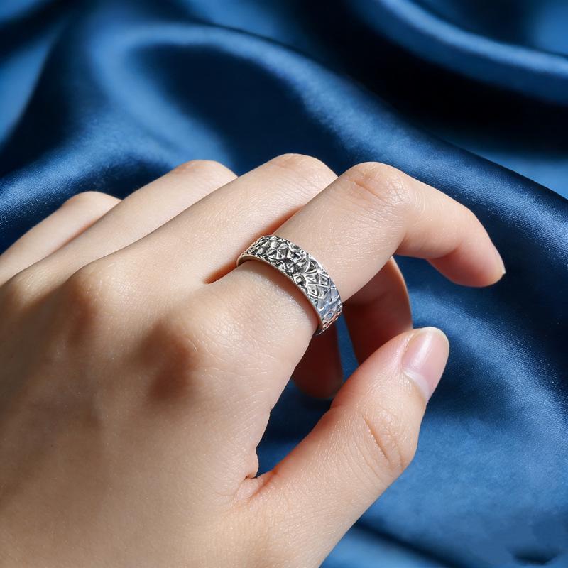 Sterling Silver Retro Texture Couple's Rings - Light Luxury Band for Men & Women, Niche Design, Index Finger Matching Rings