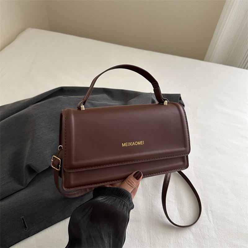 

Стильна і проста сумка під пахвами, проста і модна невелика квадратна сумка для жінок літо 2024 нова модна повсякденна сумочка через плече коричневий