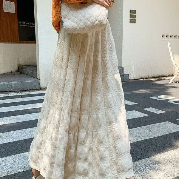 

Утолщенная юбка миди Новая плиссированная Осенне-зимняя Популярная плиссированная юбка средней длины с завышенной талией, стройнящая Вязаная длинная юбка One Size бежевый