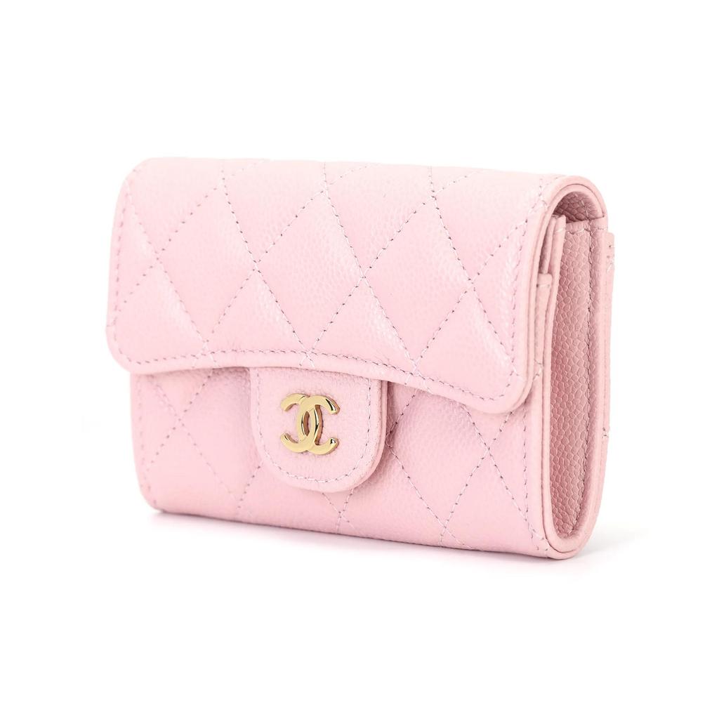 CHANEL 24K Classic Style Vertical Gold Label Double C Logo Quilted Pattern Shiny Grain Calfskin with Gold Metal Card Holder for Women Pink