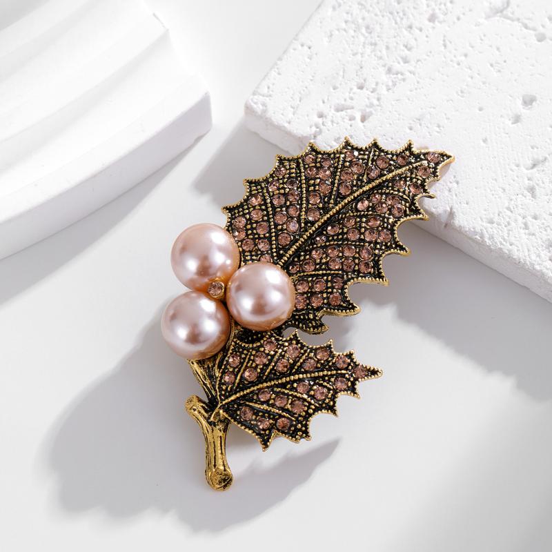 Retro Leaf Pearl Brooch Pin With Embedded Diamonds Elegant Fashionable Jewelry Accessory Pin Brooch