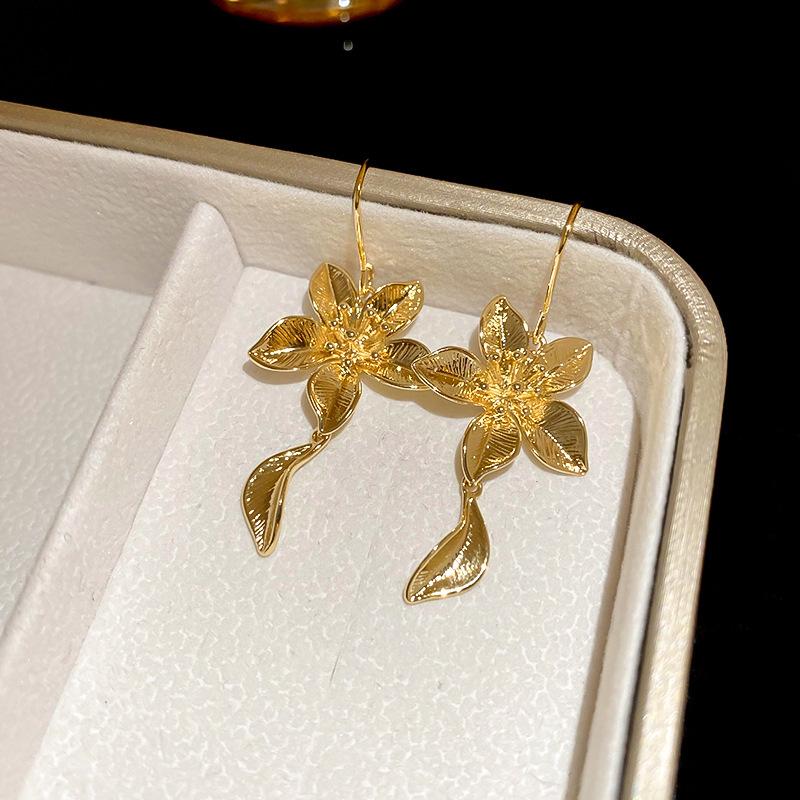 Elegant Vintage French Butterfly Flower Stud Earrings - High-End Fashion Accessories for Women