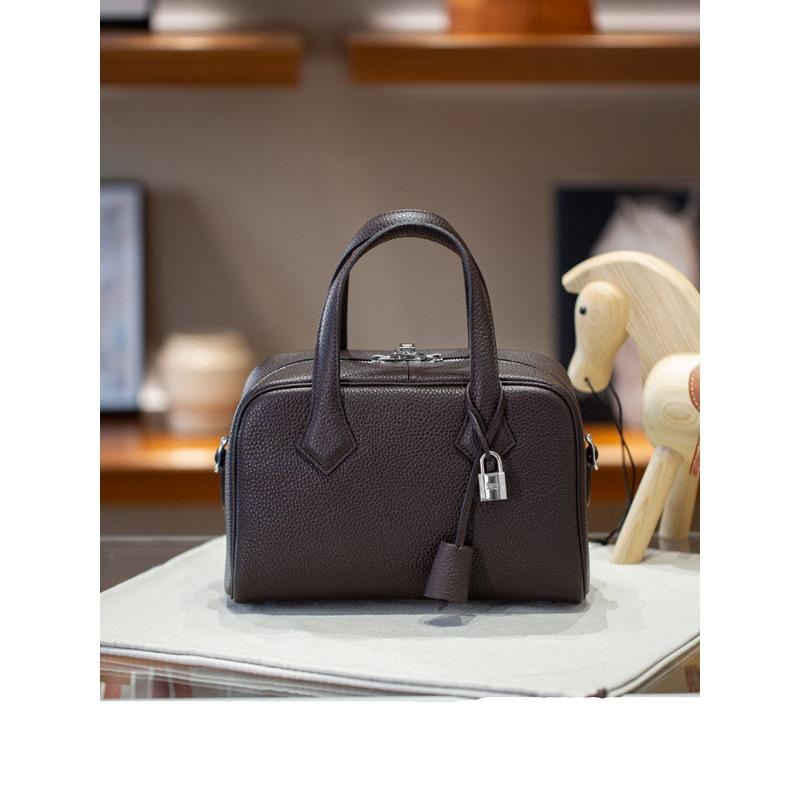 

2025 Новый Head Layer TC Кожа Victoria 27 Боулинг Подушка Сумка Ручная Сумка Тоут Сумка Через Плечо На Одно Плечо 27x17.5x11.5cm