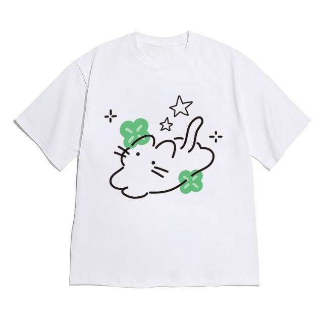 Korean Aesthetic Cat Tshirt for WOMEN Minimalist Black Short Sleeve Crew Neck Tee with Clover Accents Casual Versatile Top