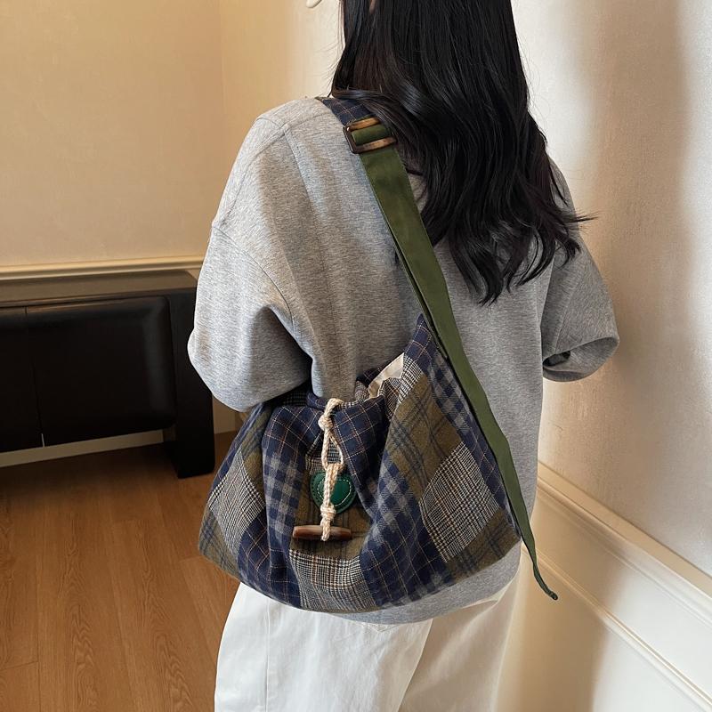 Pig Bag Women's Large Capacity Tote Bag Lightweight Retro Shoulder Crossbody Bag