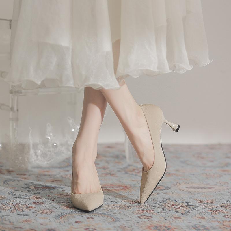 Professional commuter temperament high heels 2025 Korean version thin heel pointed fashion women's shoes black soft leather OL work shoes