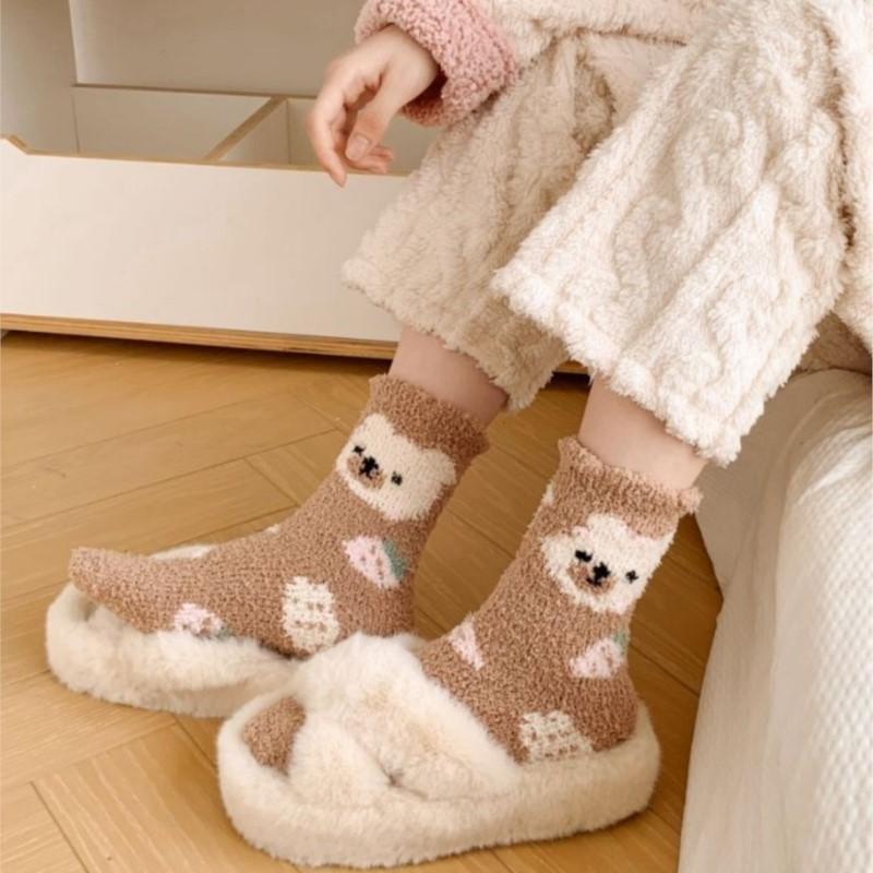 Korallenfleece Socken Halten Kinder Warm und Dick Süß Cartoon Teddybär Erdbeere Schlafsocken Modisch Können Draußen Getragen Werden