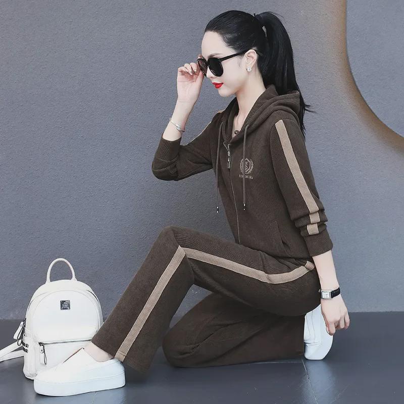 Trendiges Damen-Zweiteiler-Set mit weiten Hosen & Kapuzenpullover - Herbst 2023 Modische Freizeit-Sportbekleidung.