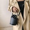 Šicí nitě Trend Crossbody tašky Kbelík Módní Vysoce kvalitní tašky přes rameno pro ženy se stahovací šňůrkou Dámské kabelky