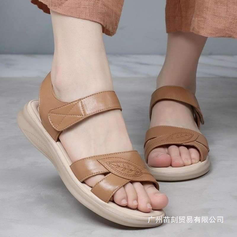 Cow Tendon Sole Mother Shoes Sandals Go Out Flat Summer Light Middle-aged and Elderly Leather Sandals.