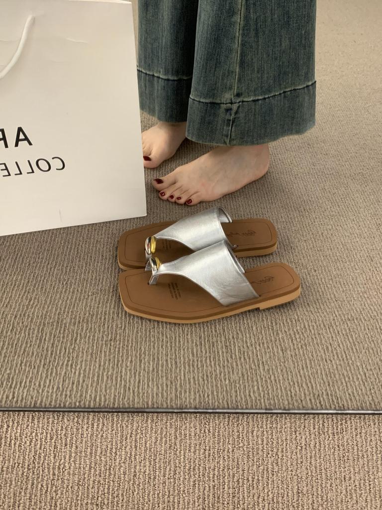 Fashion Casual Cover Toe Flat Slippers Women's Summer Wear 2025 New Seaside Vacation Beach Shoes Roman Cool Slippers