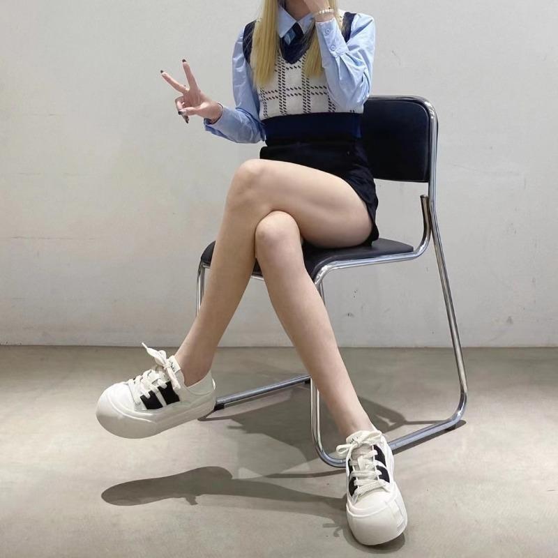 Fashion 2024 New Women's Stable Thick Sole Sports Shoes Fashionable Spring and Autumn Vulcanized Lace Up Shoes