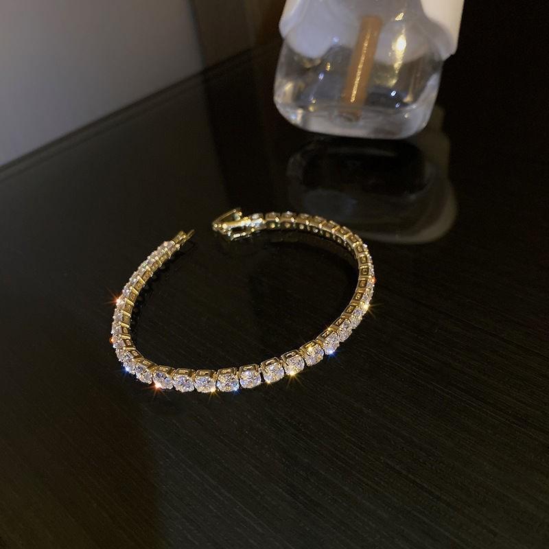 Elegant Zircon Bracelet for Women - Luxurious, Exquisite, Crystal Design Bangle with a Sophisticated Touch.