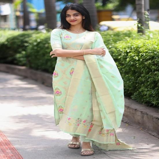 Elegance in Mint: Pastel Green Floral Banarasi Kurta Set with Matching Dupatta S