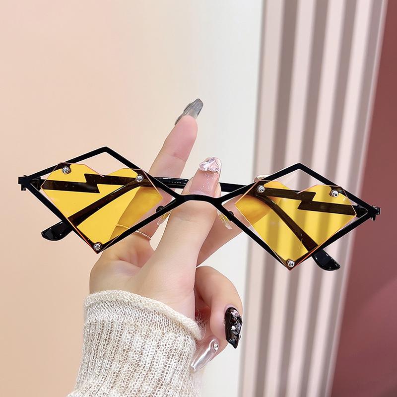 Metal Frames Heart Rimless Sunglasses Women Men Steampunk Luxury Brand Sun Glasses Female Gradient Hip Hop Eyewear UV400 Shades
