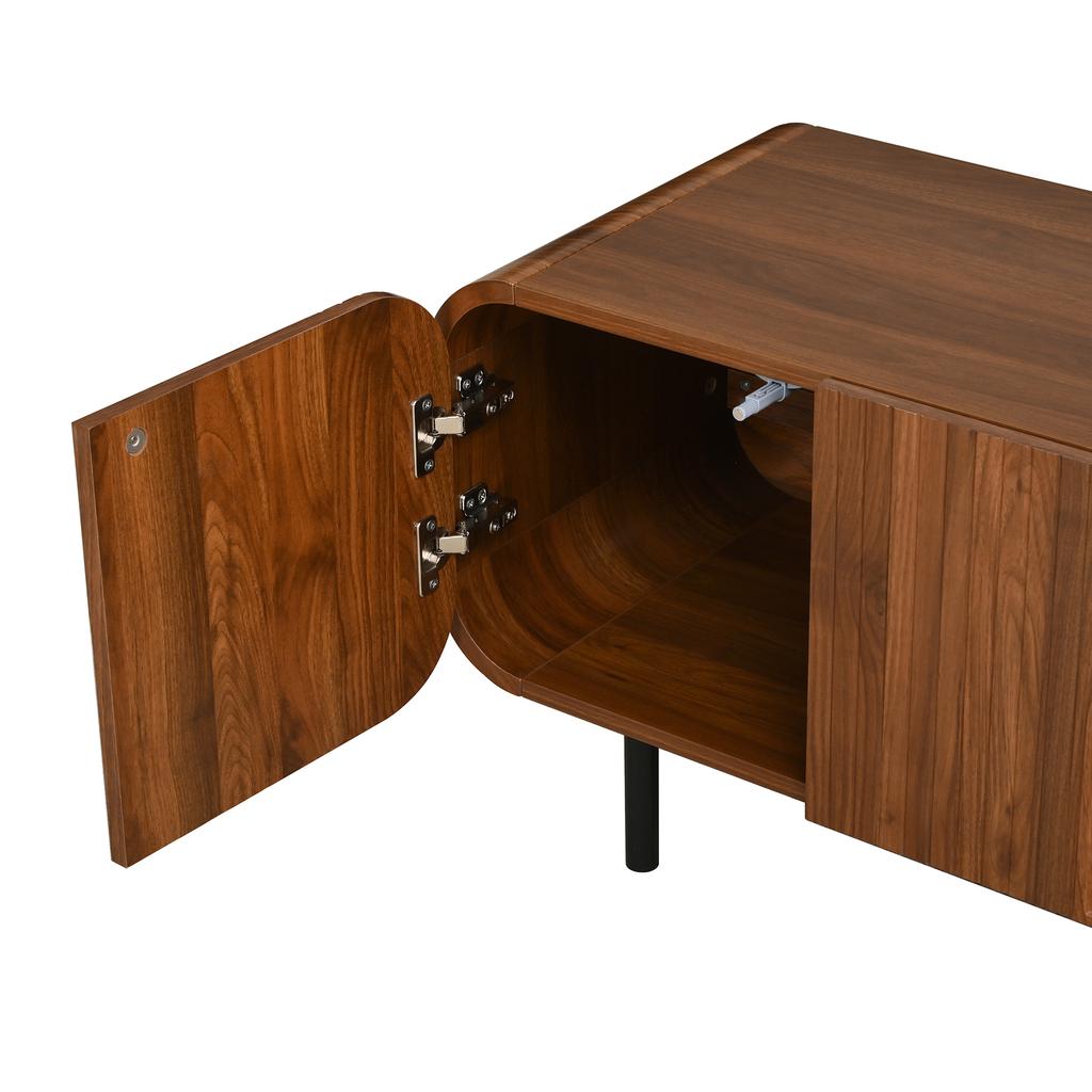 Mueble de TV con 3 Puertas, 2 Cajones, Ranuras Verticales, Relieves Arqueados, Esquinas Redondeadas, Patas Metálicas, Estilo Mediados de Siglo, Aberturas para Cables,