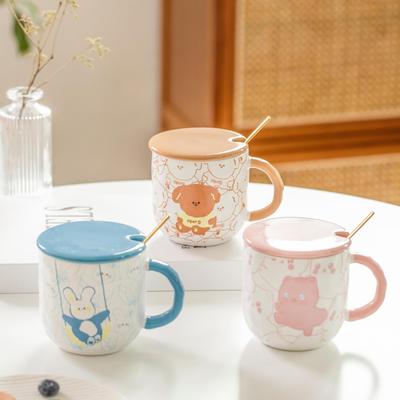 Tazza in Ceramica Colorata Smaltata con Coperchio Cucchiaino Tazza da Bere per Studenti Tazza da Caffè per Ufficio Tazza per Coppie Casa Porcellana Bianca Protezione Ambientale