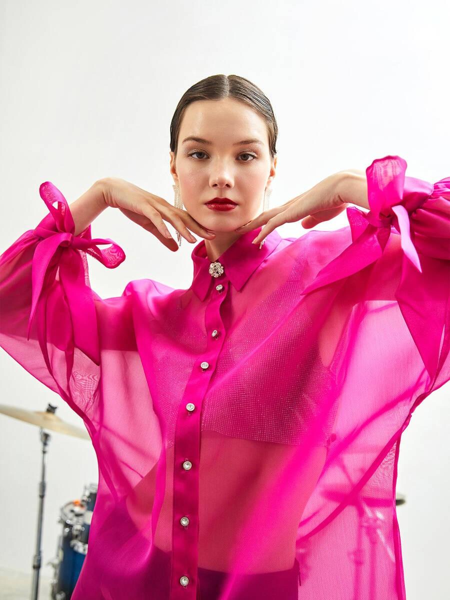 

Рубашка на пуговицах из органзы цвета фуксии с камнем 34 разноцветный