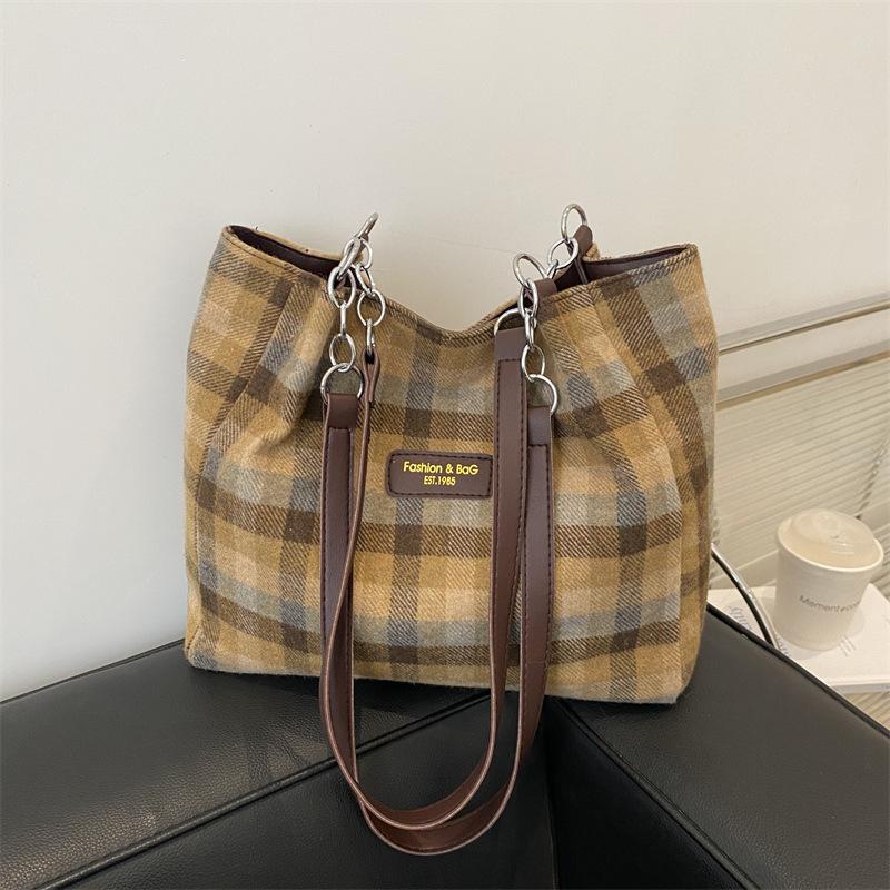 Casual Niche Woolen Plaid Bag Women's 2025 New Autumn and Winter Versatile Messenger Bag Fashion Shoulder Tote Bag