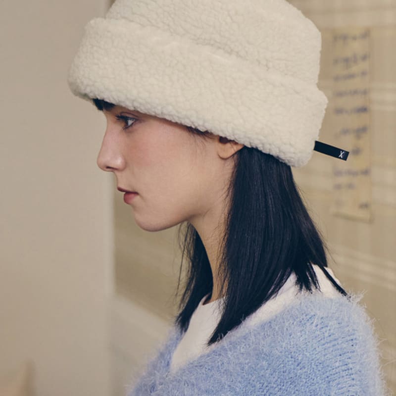 

VARZAR VA Long Label Fleece Mongolian Bucket Hat Cream FREE