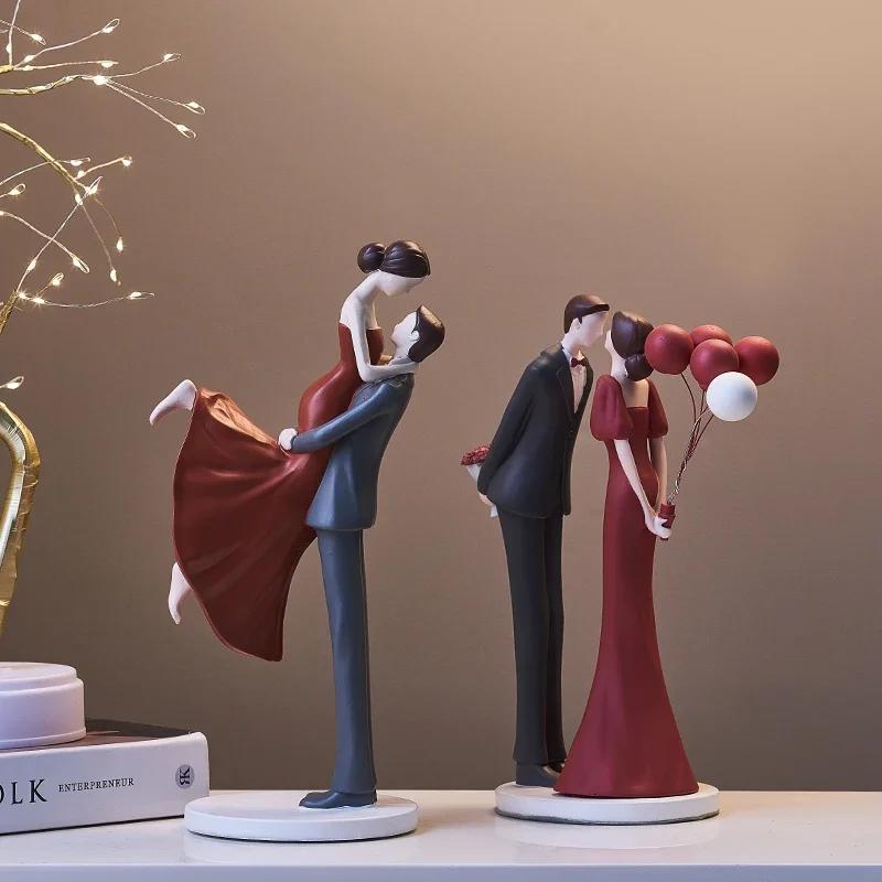 Pretty Decoration Couple Sculpture Resin Statue Bedroom Tabletop Decoration Crafts Family Figurines European Living Domestic Use Wedding Gift