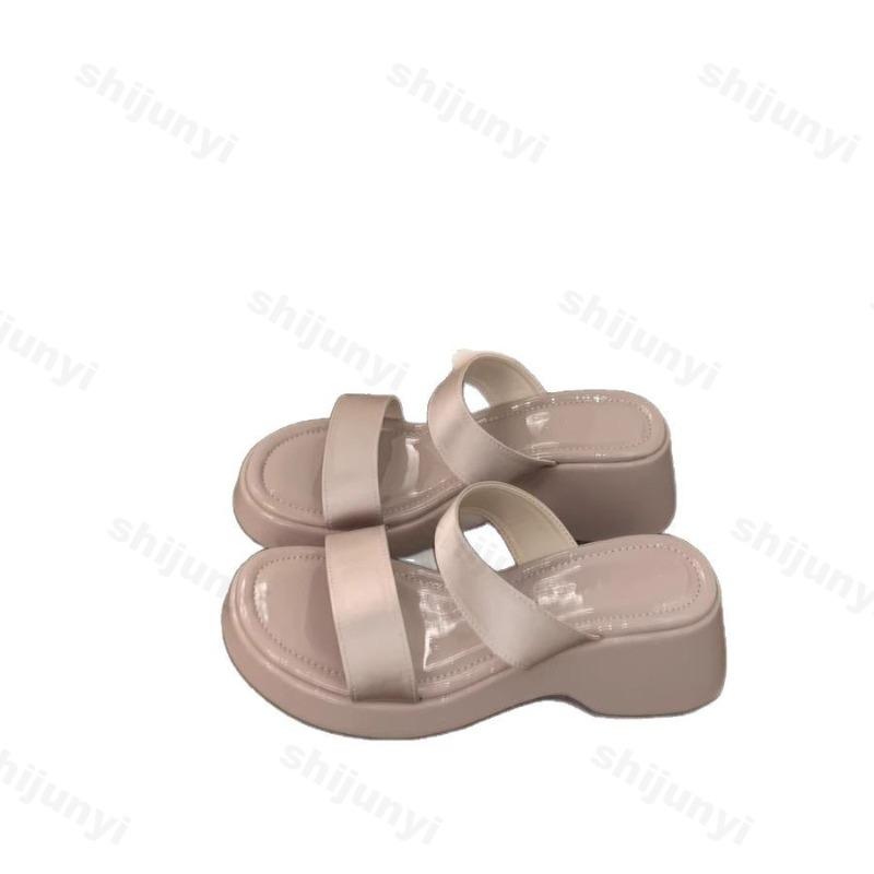 Mode Slippers met Dikke Zool en Schuin Hak voor Dames 2025 Zomer Nieuw Buiten Strand Comfortabel Franse Stijl Open Tenen Mode Sandalen