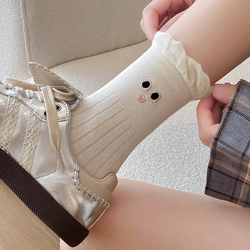 Female Autumn and Winter Sweet Lovely Embroidery Expression Bubble Mouth Lace In Tube Socks