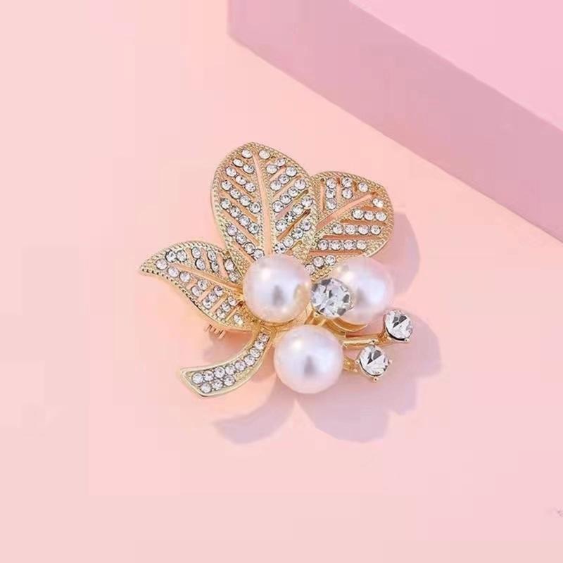 Elegant Floral Pearls And Crystal Rhinestones Brooch For Women Alloy Jewelry Accessory For Formal Event