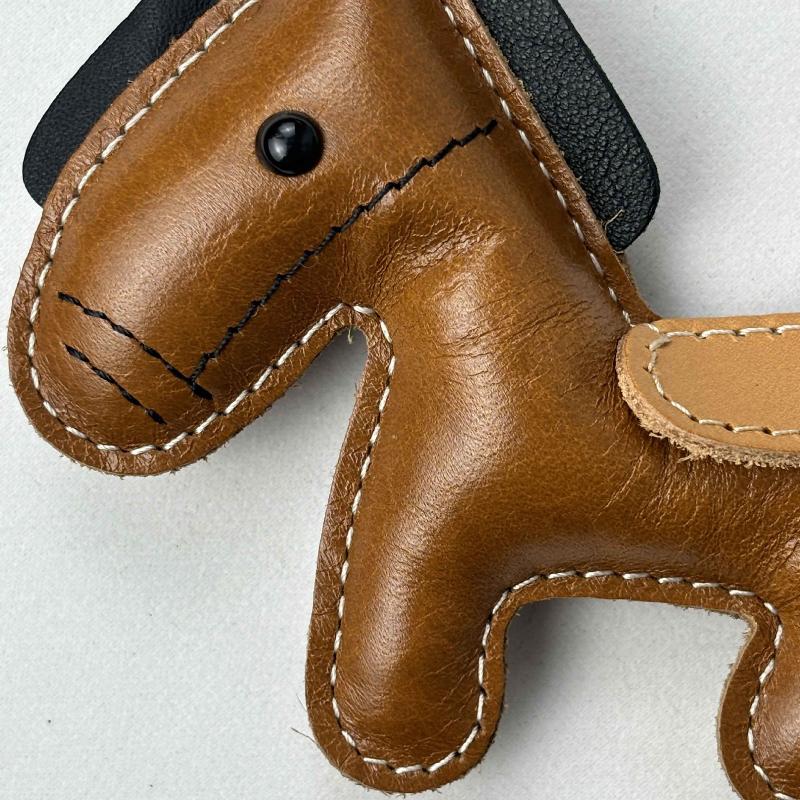 1 Piece Charm Leather Animal Keyfob Cute  Women Men'S Cartoon Horse Keychain Car Keyring Bag Pendant For Friends Gifts