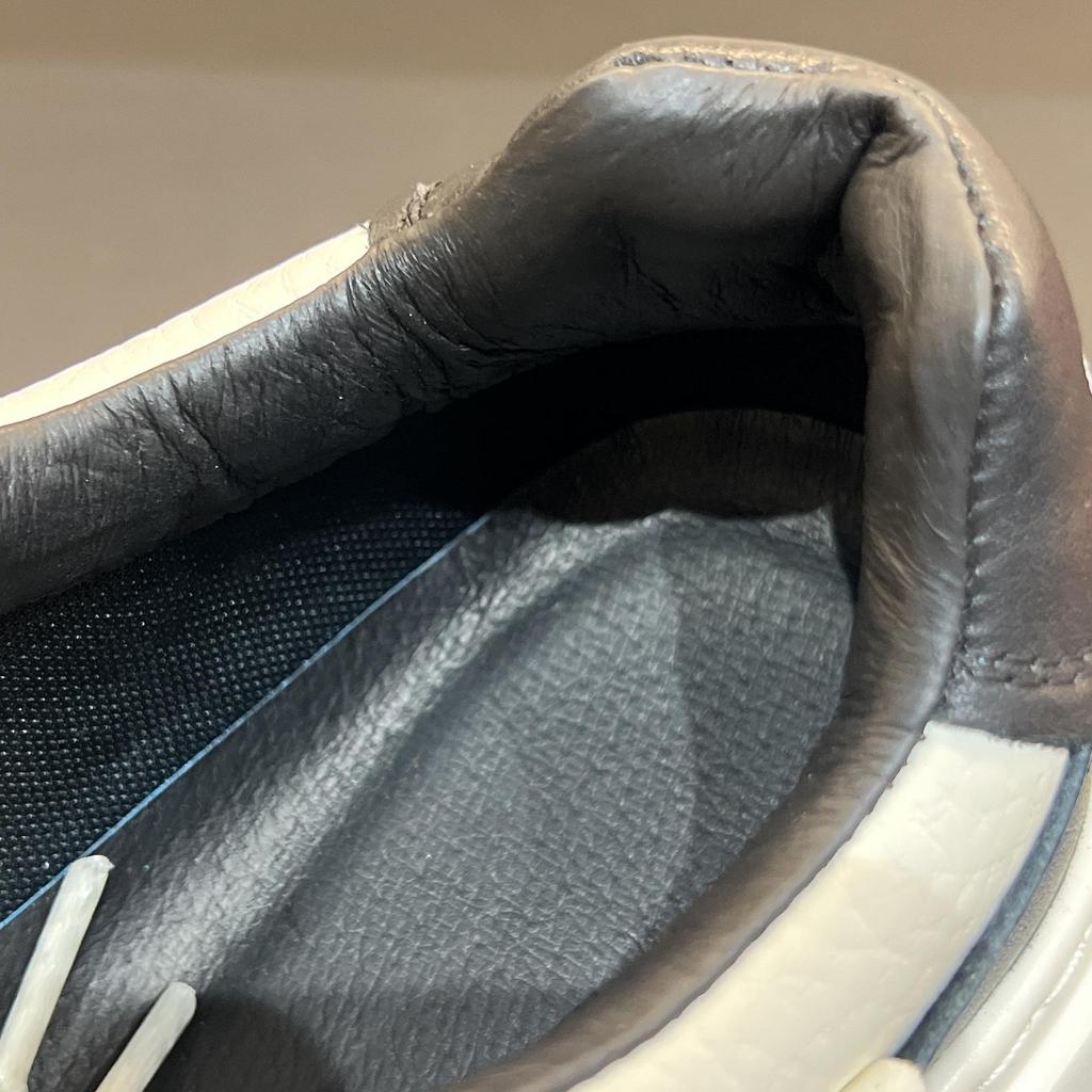 Autumn 2025 Men's Genuine Leather White Sneakers: British Style, Thick Sole, Casual, High-End Fashion