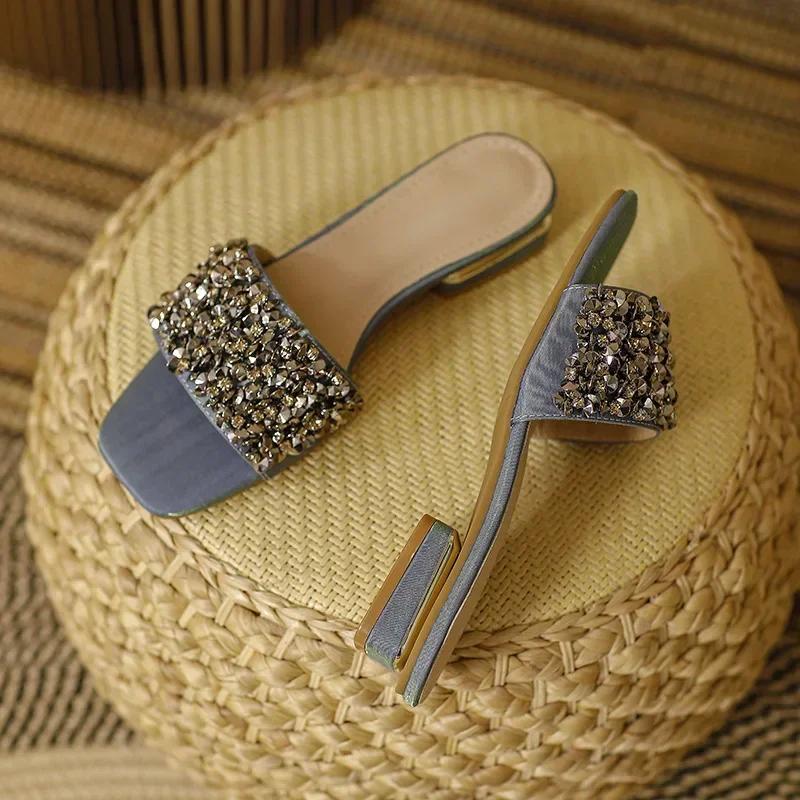 Fashion Summer Cool Slippers for Women Fashion Flat Casual Beach Slides Female Luxy Rhinestone Peep Toe Soft Sole Shiny Sandals 2024