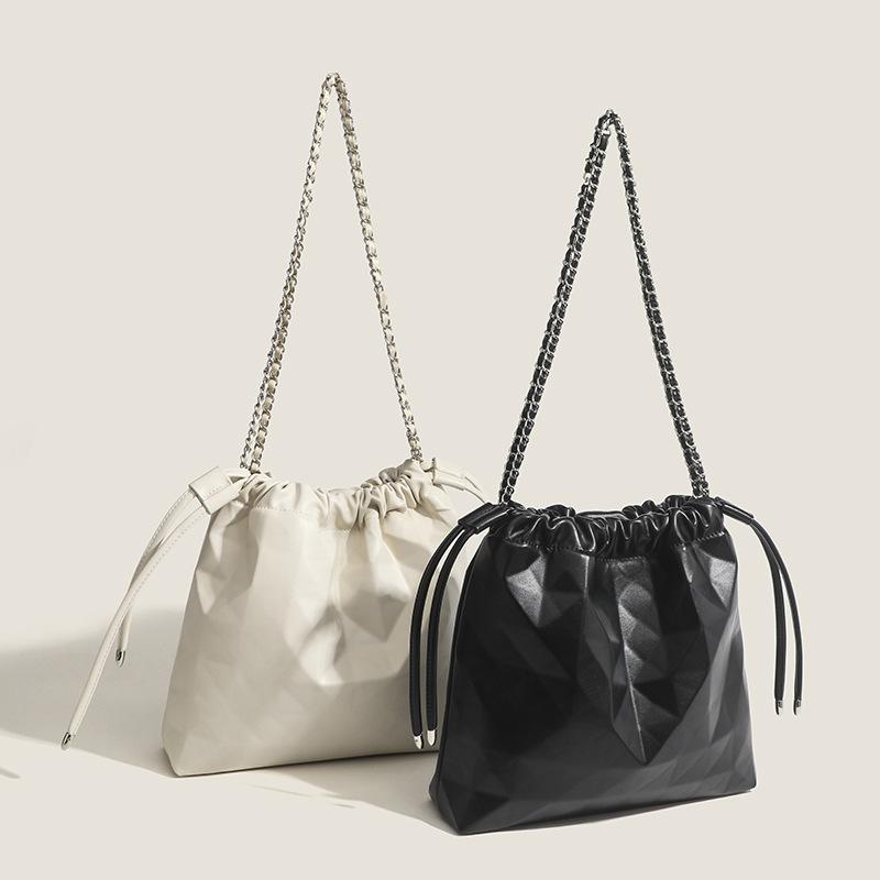 High End Light Luxury Diamond Chain Tote Bucket Bag for Women's Soft Leather New Large Capacity Shoulder Bag Fashionable Wandering Bag